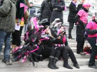 Radical Cheerleading im Sitzen