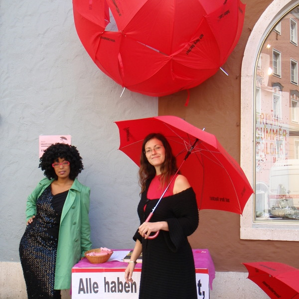 Infostand und farbenprächtige Präsenz