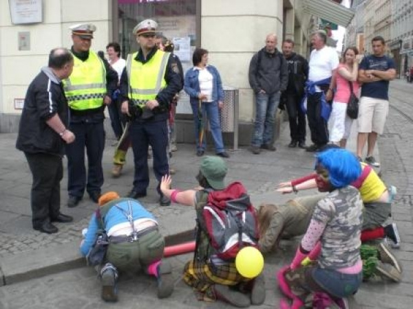 Verehrung der Polizei zum 1.Mai 2010