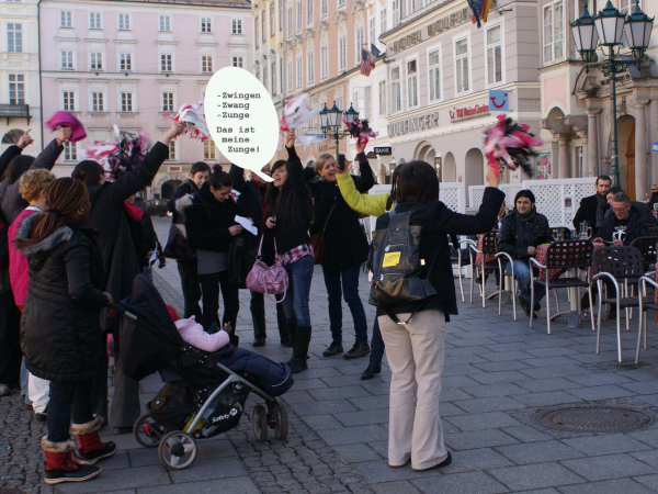 <p>Zwingen. Zwang. Zwunge. Das ist meine Zunge!</p>
